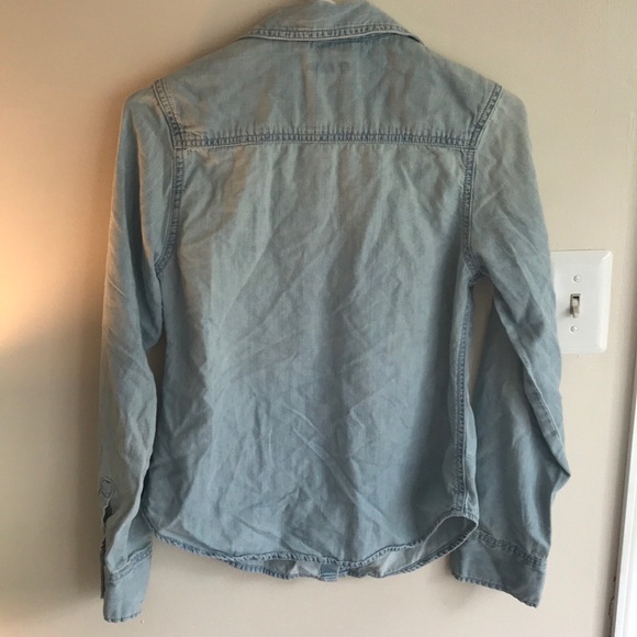 *FEATURED ITEM* 🍂 Chambray Button Up Shirt - Picture 3 of 5